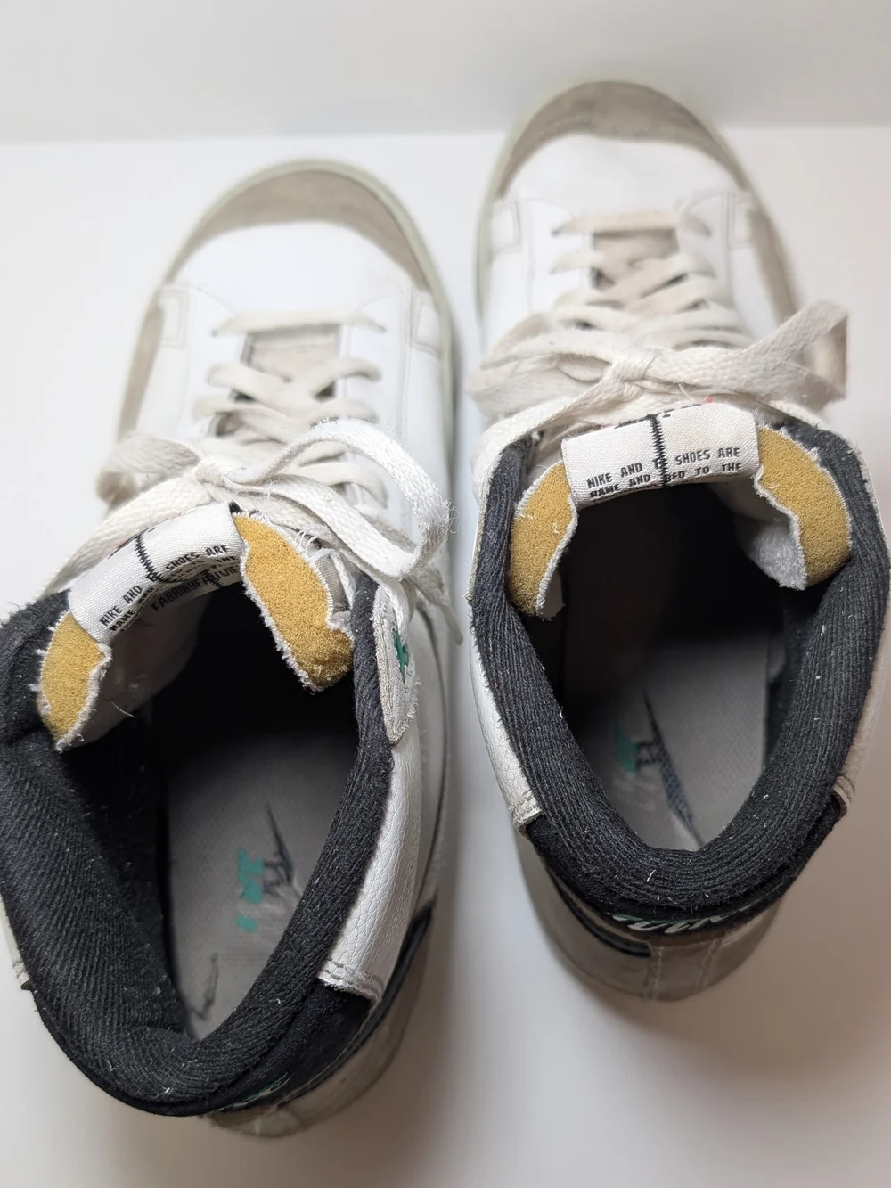 Nike Blazer Mid '77 SE Split White Black DZ2542-100 Men's Size 9 Used