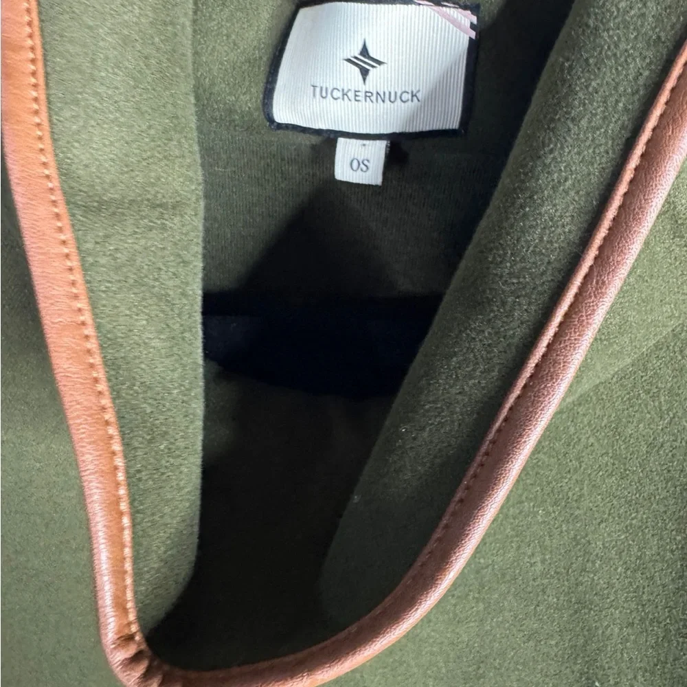 Tuckernuck Forest Green Piper Poncho OS Great Condition Faux Leather Trim Preppy
