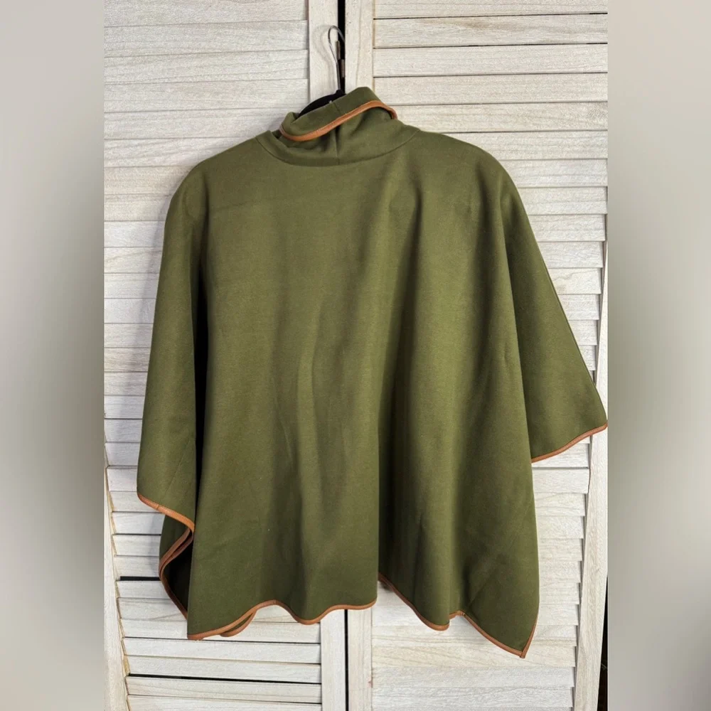 Tuckernuck Forest Green Piper Poncho OS Great Condition Faux Leather Trim Preppy