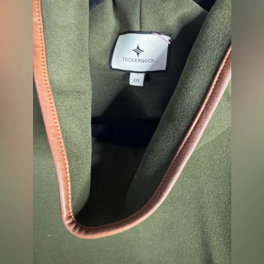 Tuckernuck Forest Green Piper Poncho OS Great Condition Faux Leather Trim Preppy