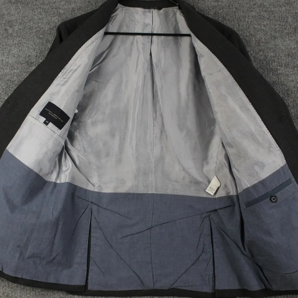 Banana Republic color material minimal
