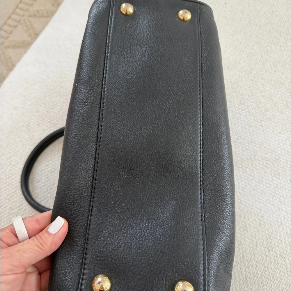 Michael Kors accents mk