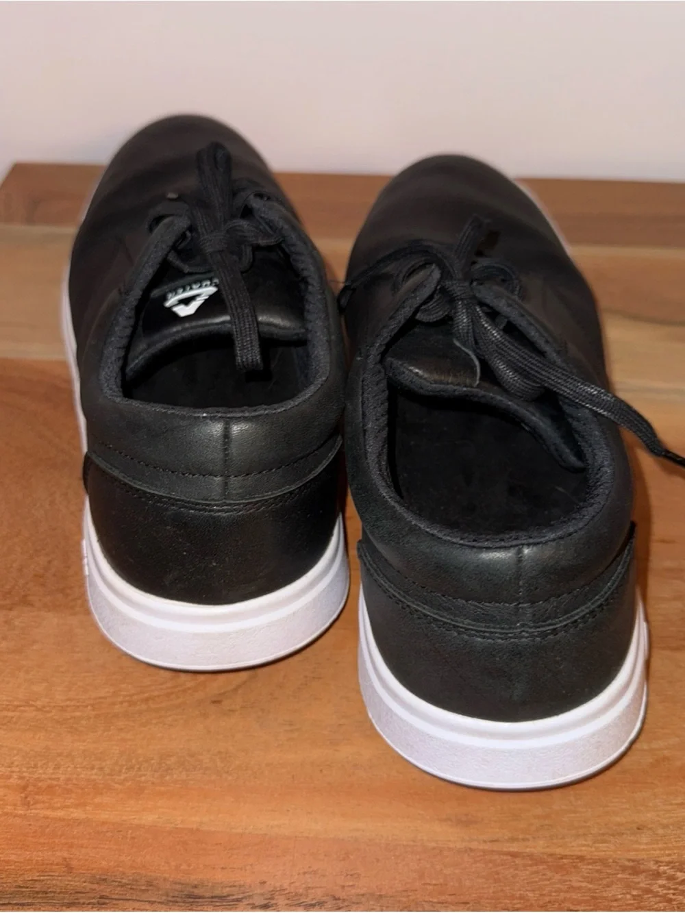 Men’s 10.5 Cuater By Travis Mathew Golf Shoes Black Leather Moneymaker Spikeless