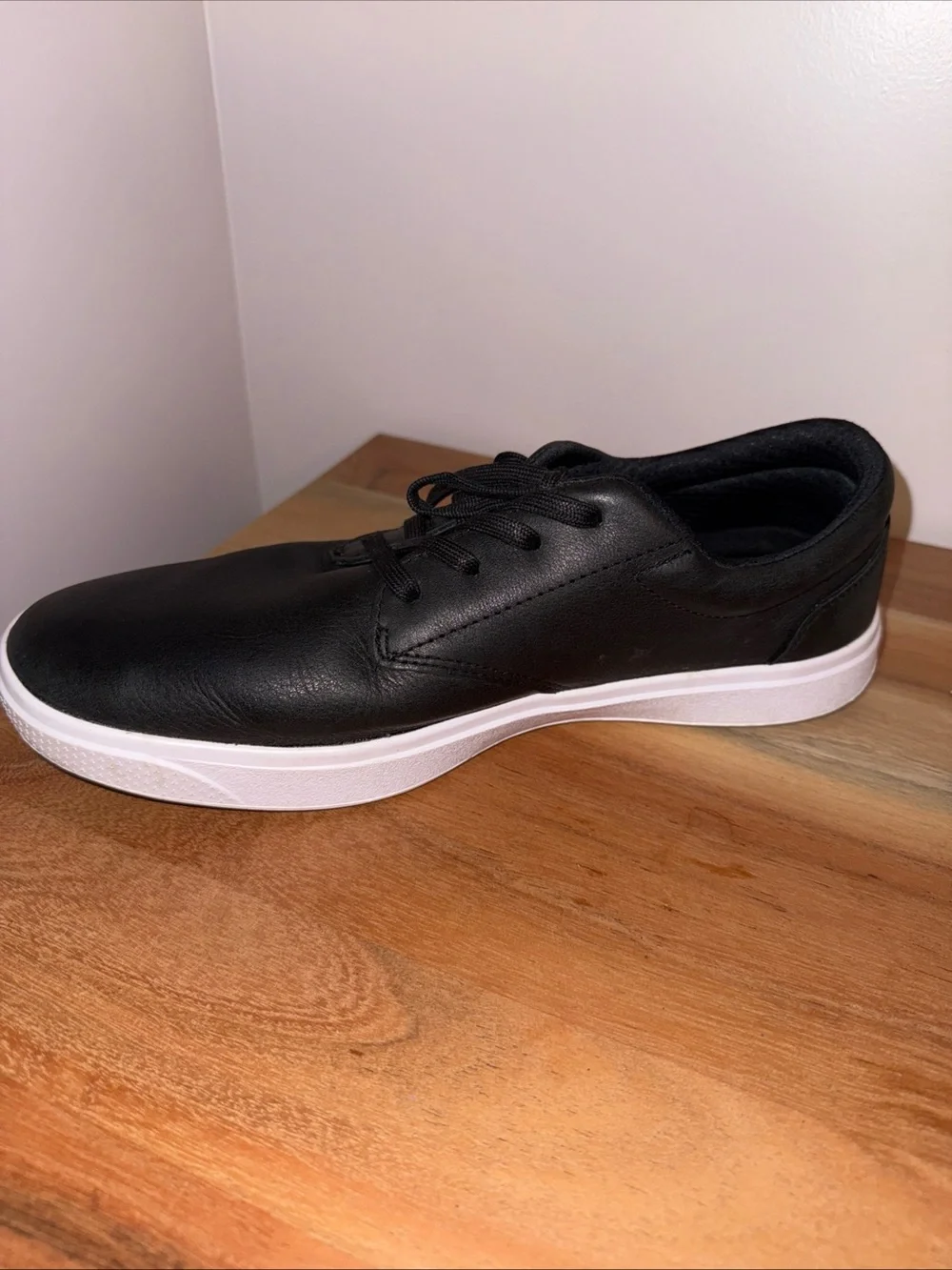 Men’s 10.5 Cuater By Travis Mathew Golf Shoes Black Leather Moneymaker Spikeless