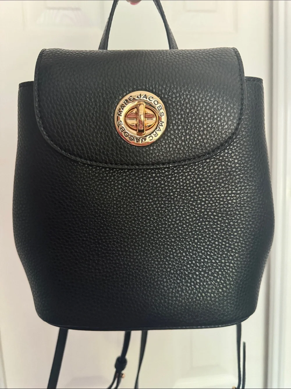 Marc Jacobs compact pebbled
