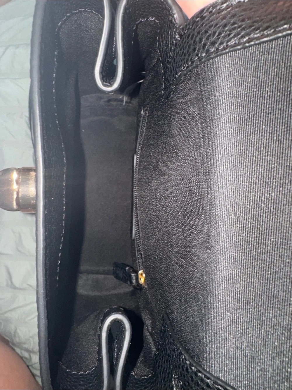 Marc Jacobs compact pebbled