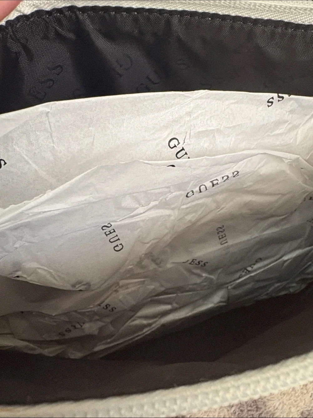 Guess clutch white