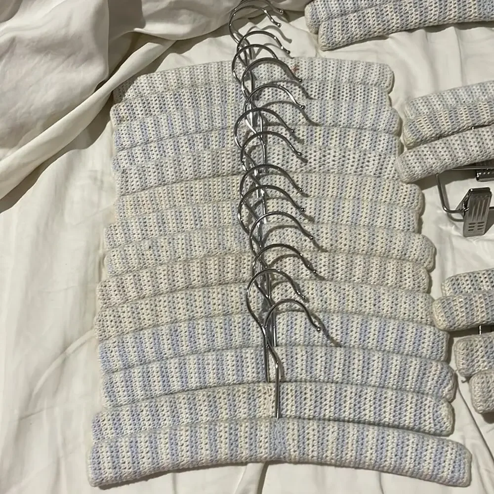 23 hanger blue cream tan woven 7 pants clips 16 top hanger guc