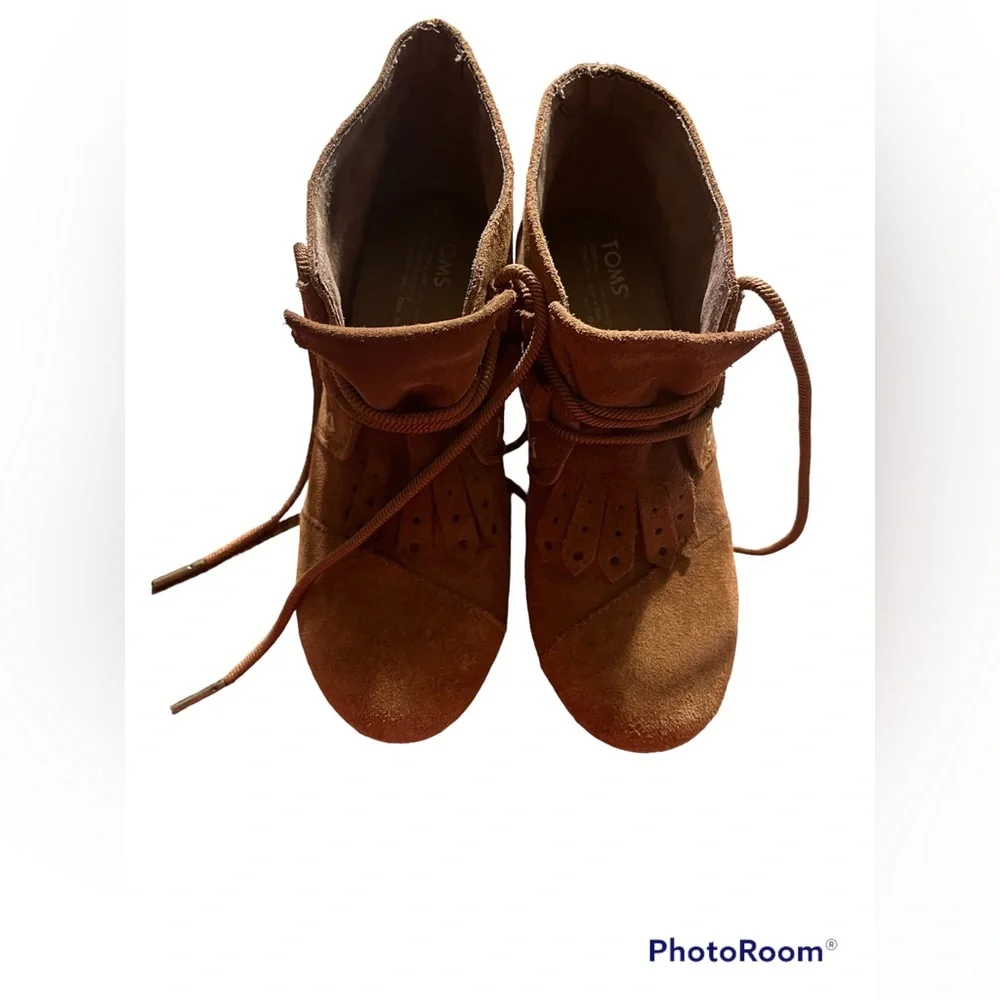 Toms brand leather