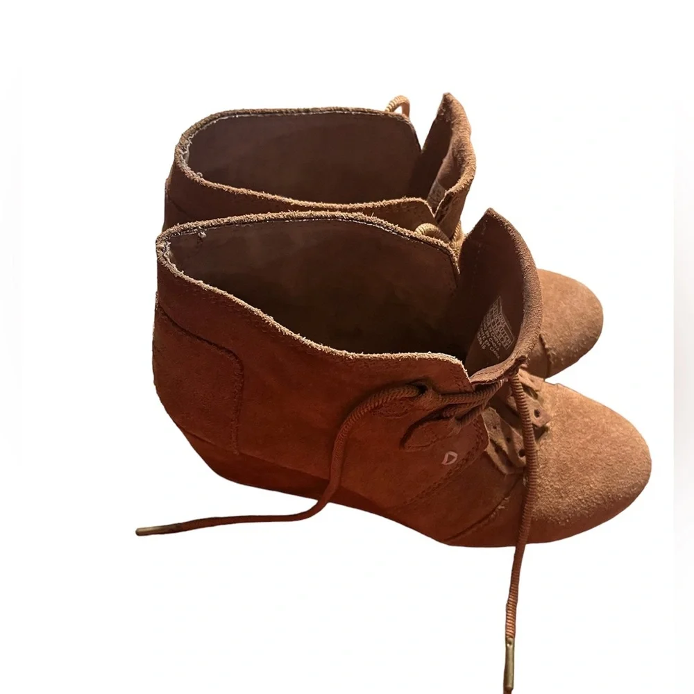 Toms brand leather