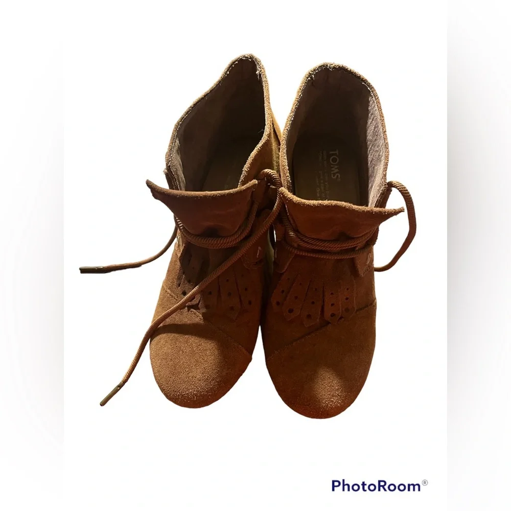 Toms brand leather