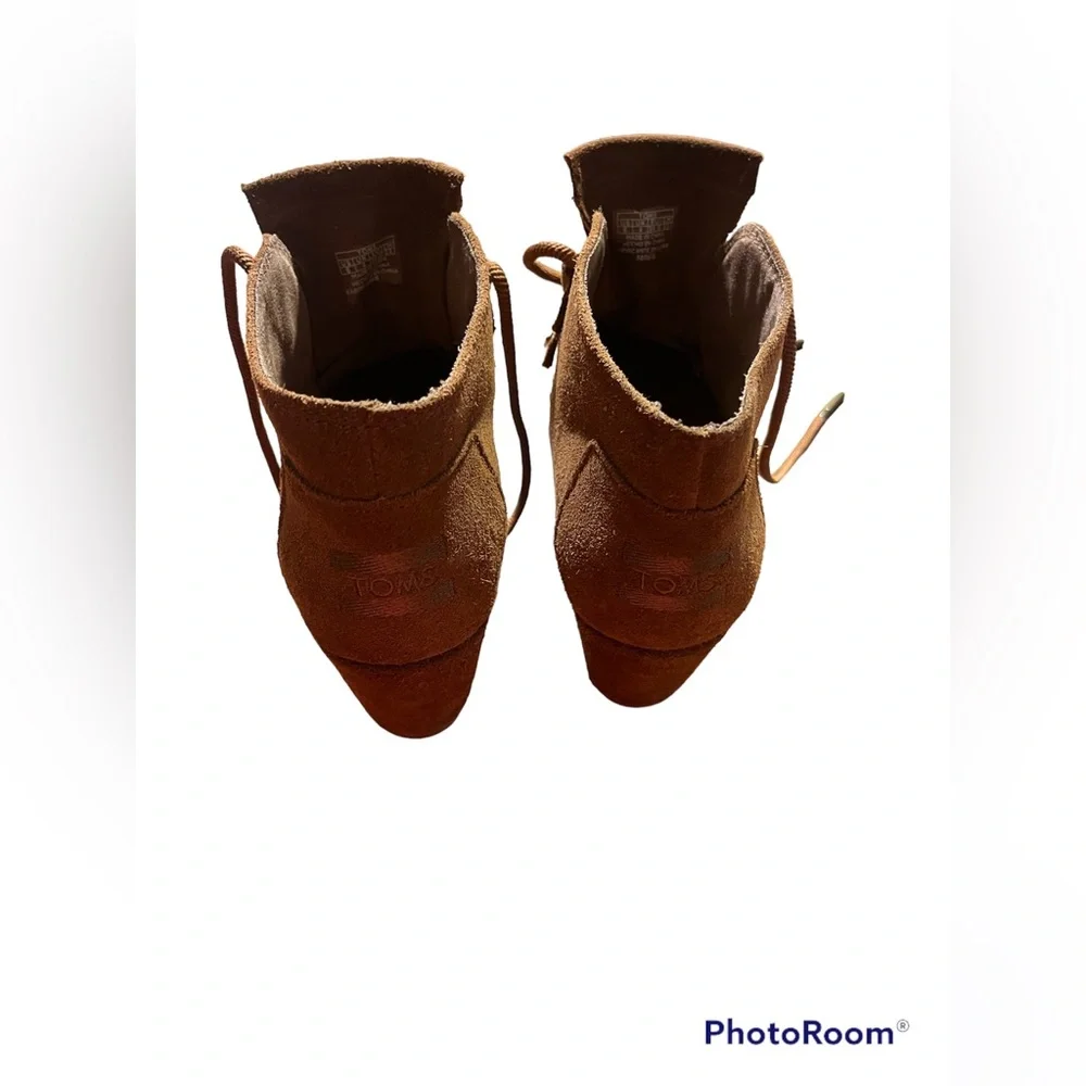 Toms brand leather