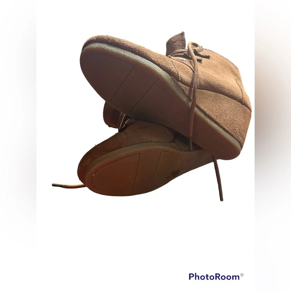 Toms brand leather