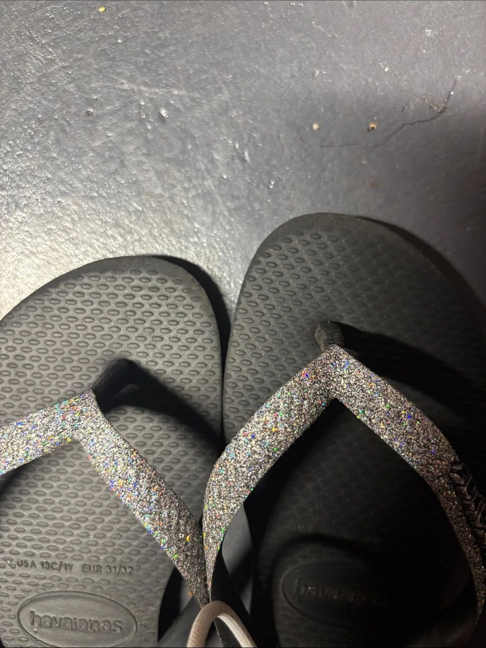 Havaianas used but