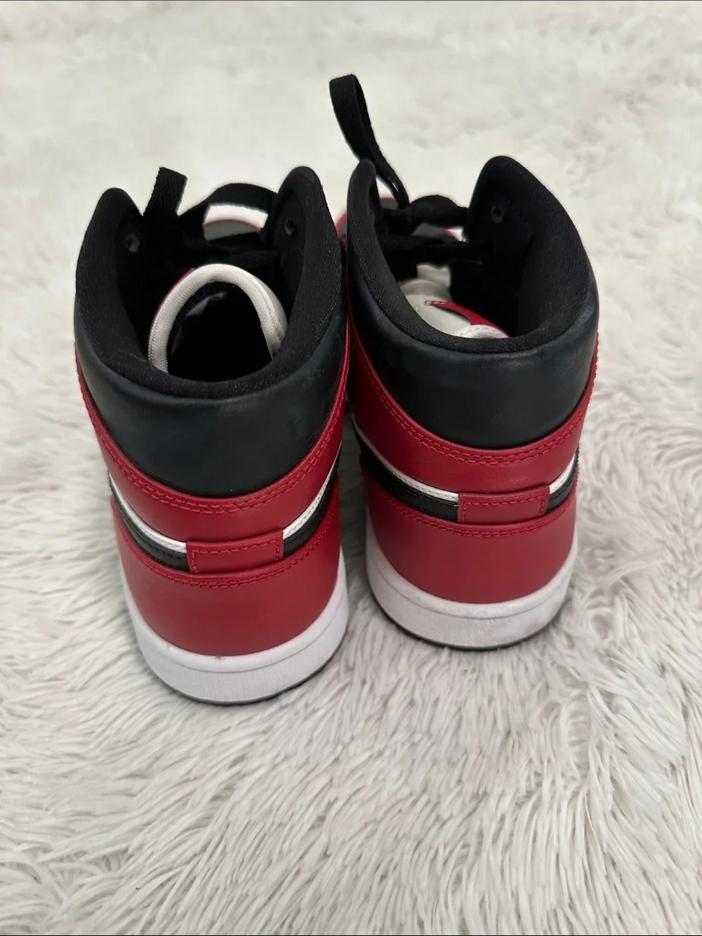 ❤️ Jordan 1 Mid Chicago Shoe