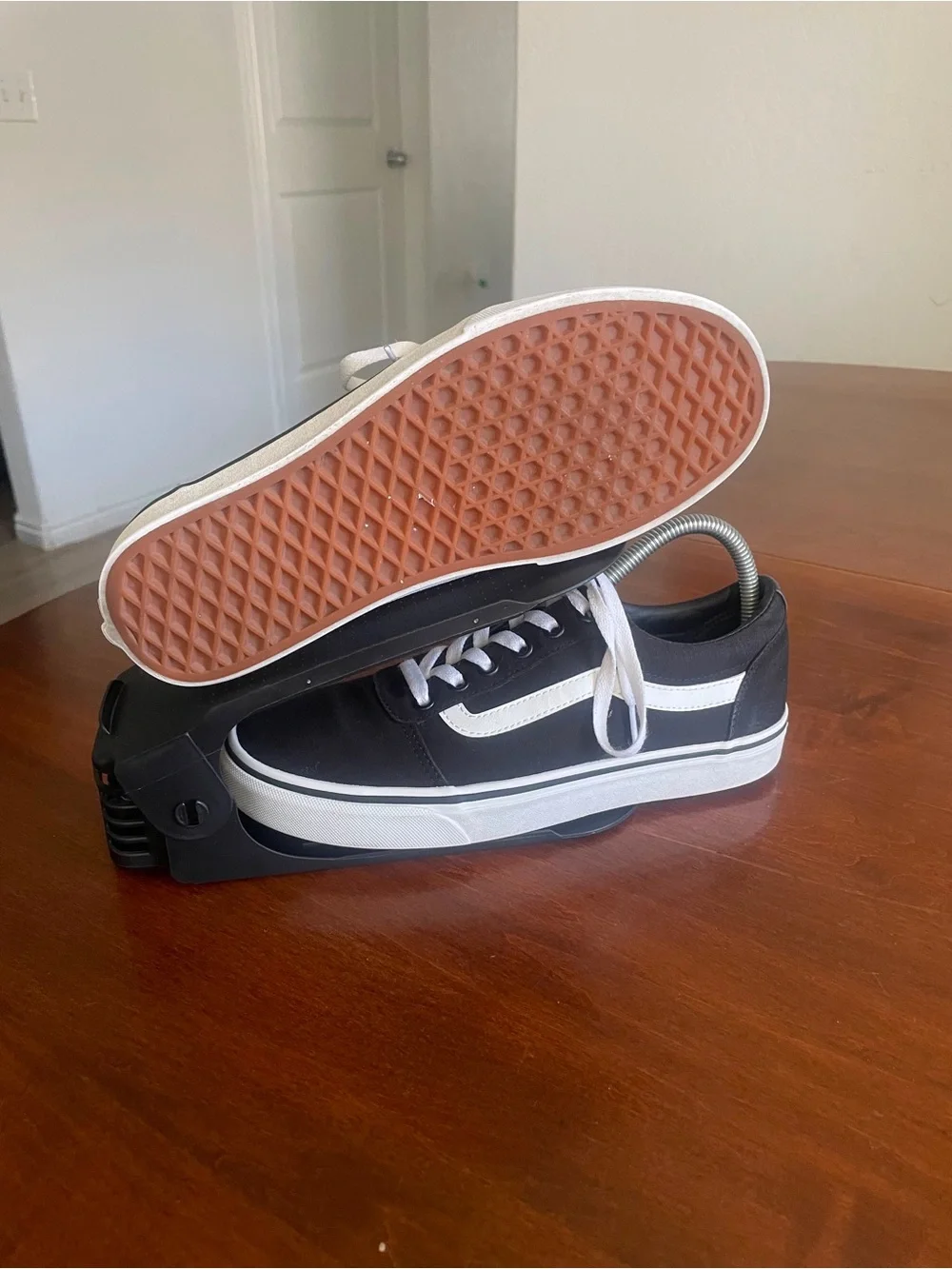 VANS Old Skool Men's Black/White Low Top Lace-Up Sneakers Solid Women’s 9.5