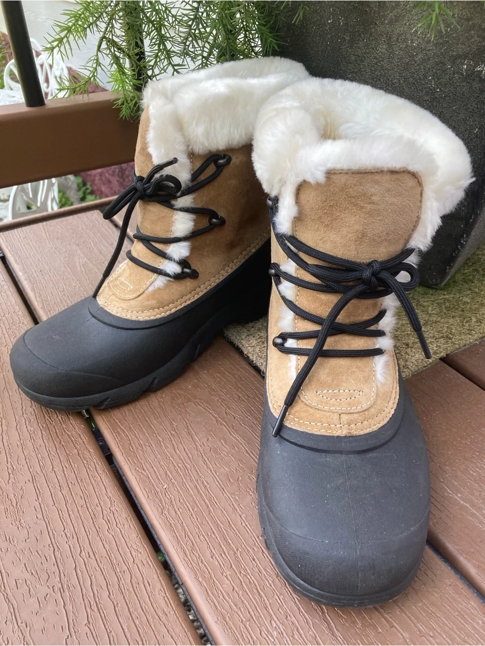 Sorel tan suede