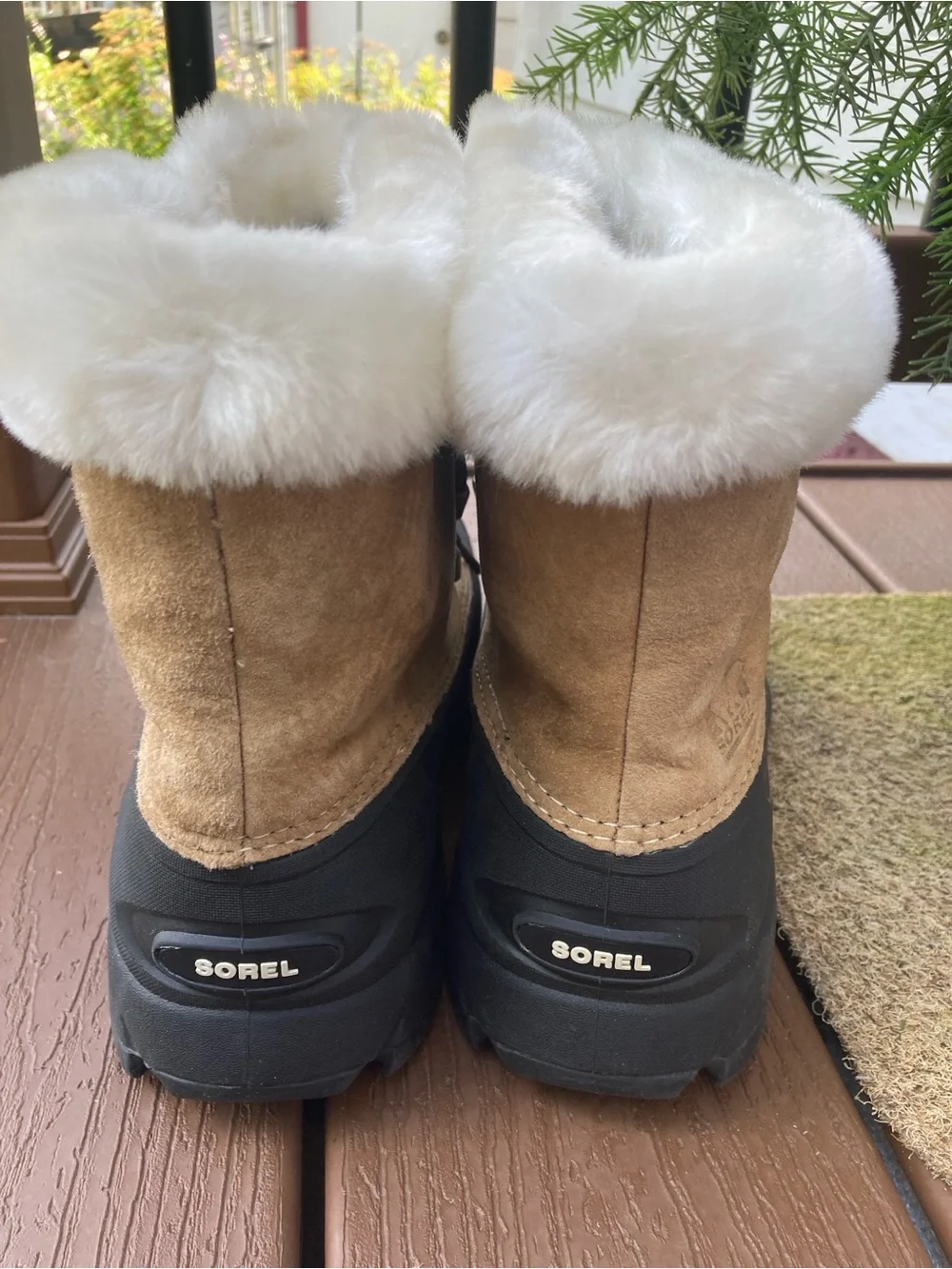 Sorel tan suede