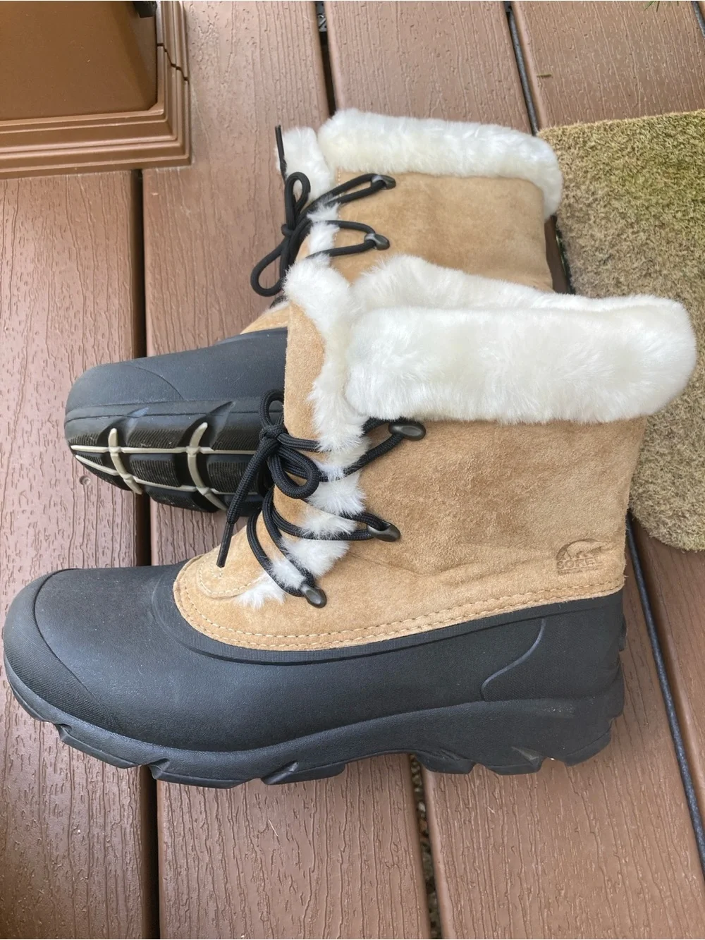 Sorel tan suede