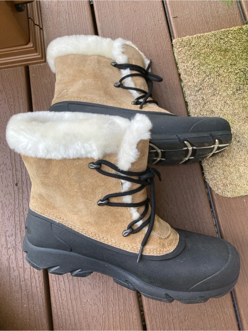 Sorel tan suede
