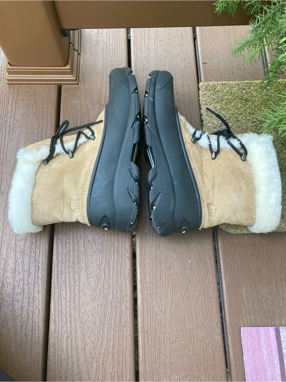 Sorel tan suede