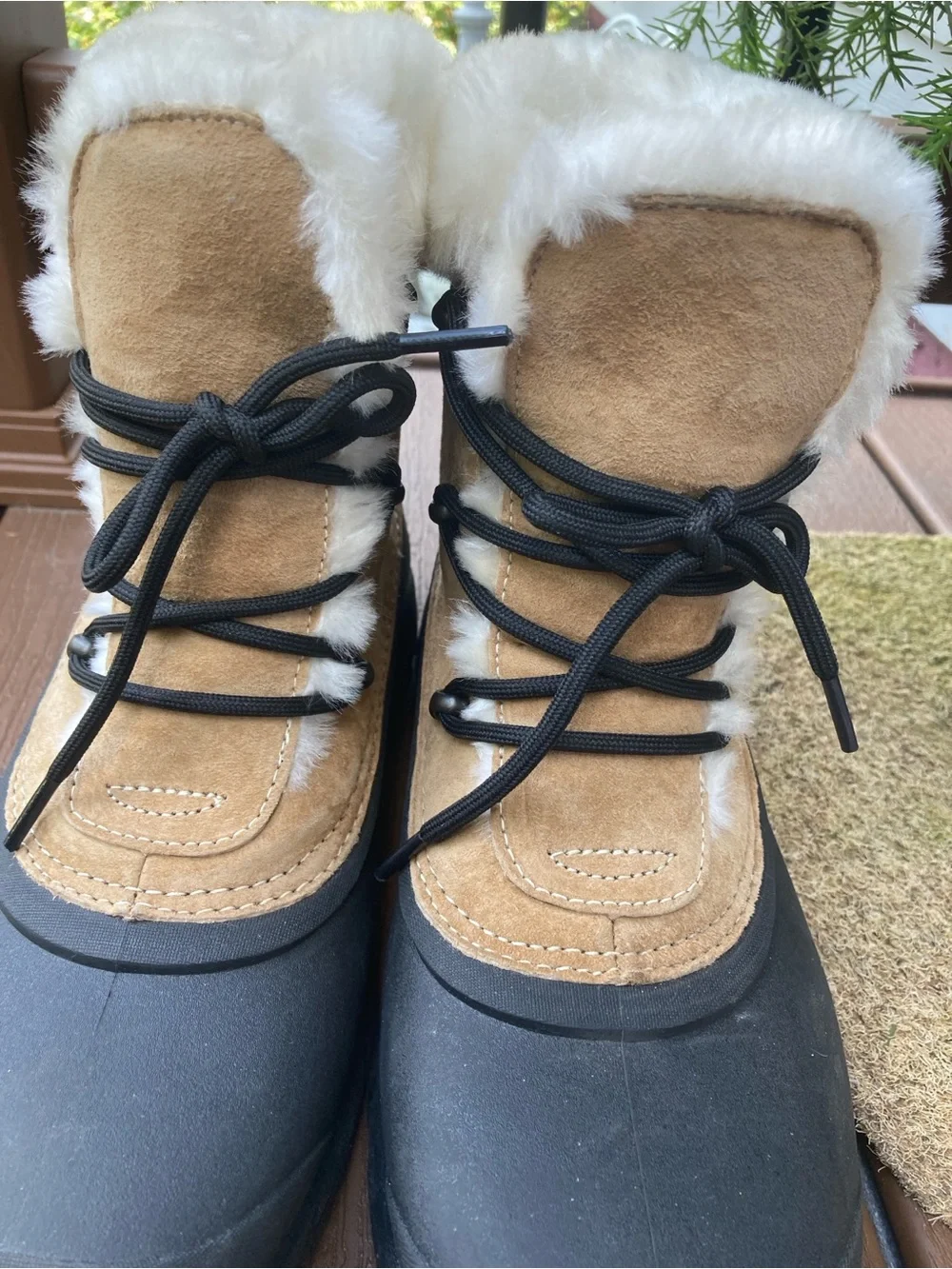 Sorel tan suede