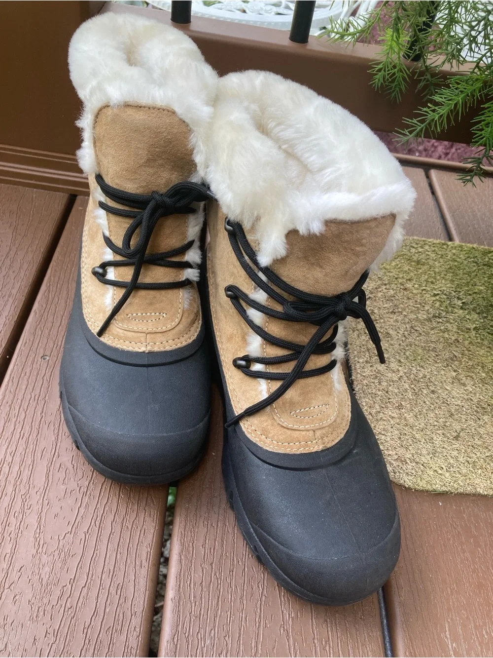 Sorel tan suede