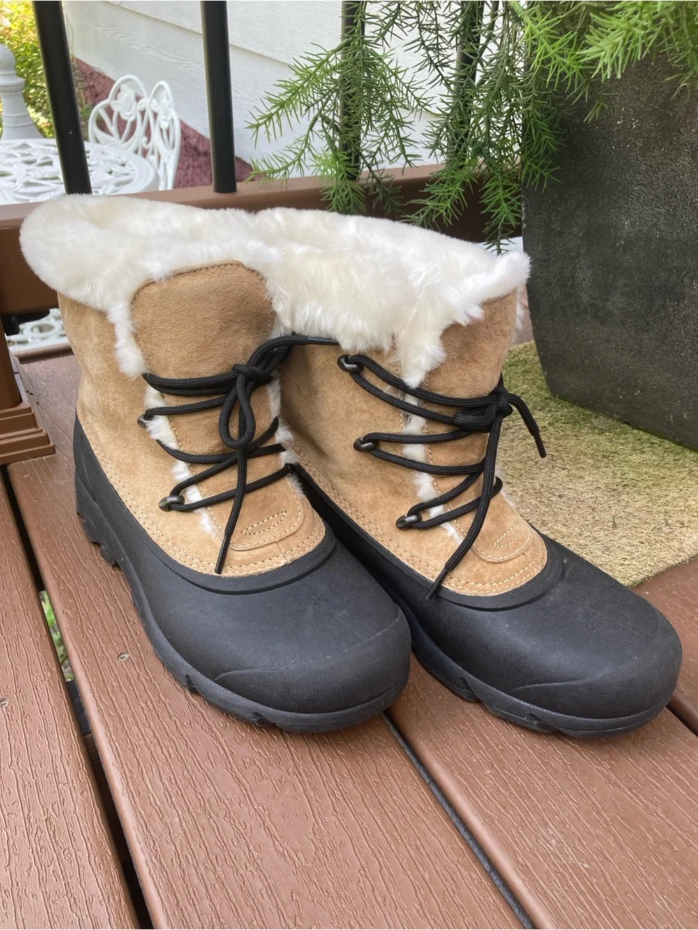 Sorel tan suede