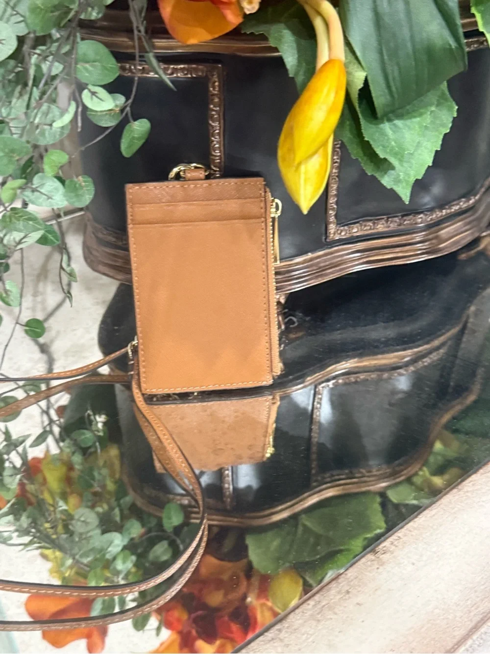 Tory Burch compact tory