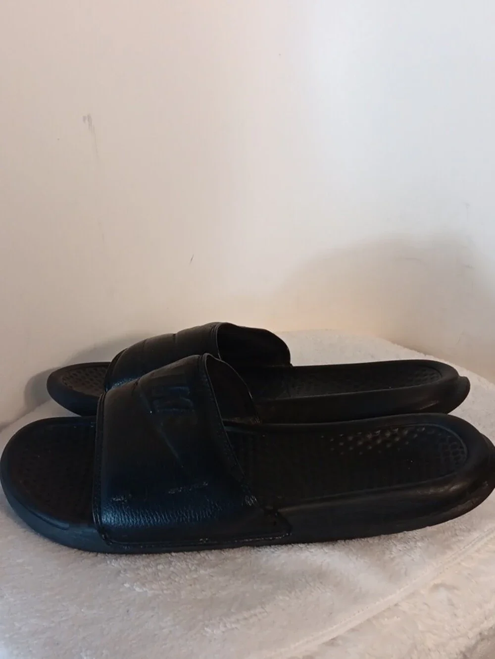 Nike Benassi JDI Black Men's Slide Sandals with Embossed Logo