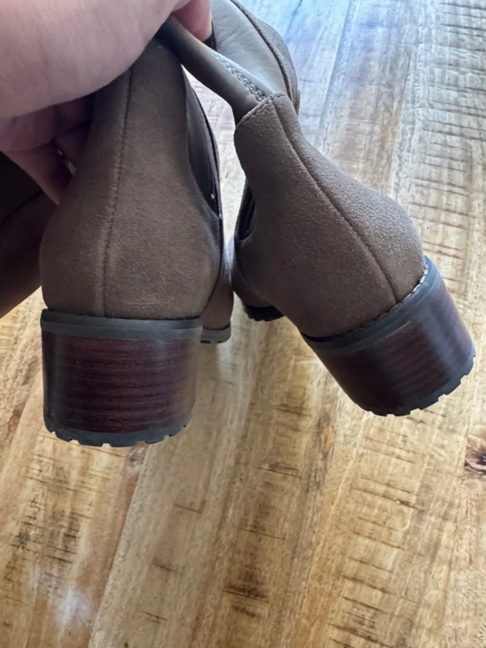 Blondo cow suede