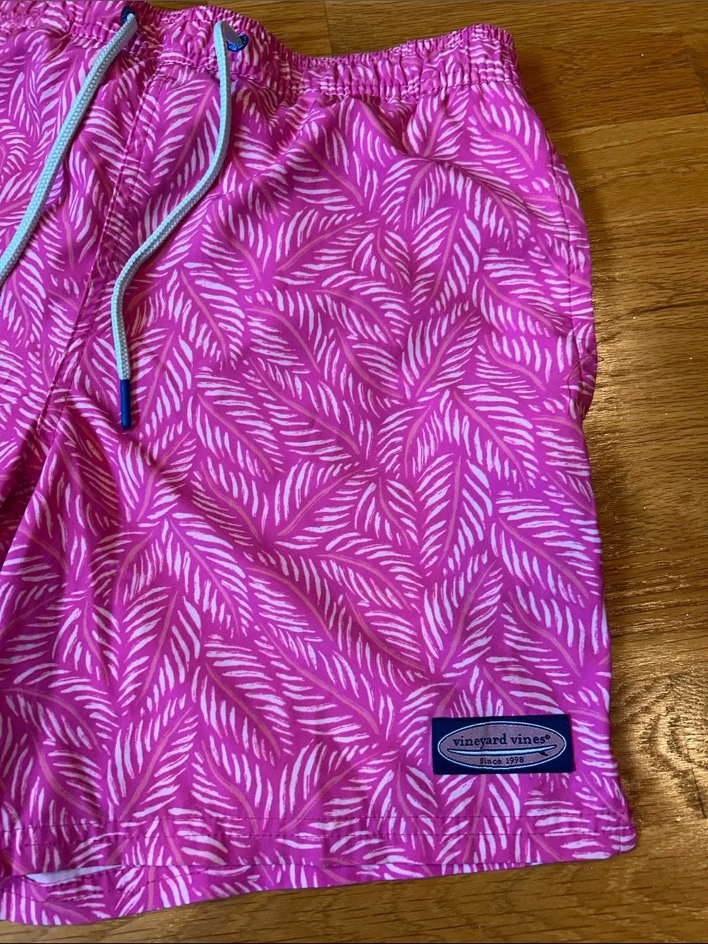 Vineyard Vines lightweight athletic