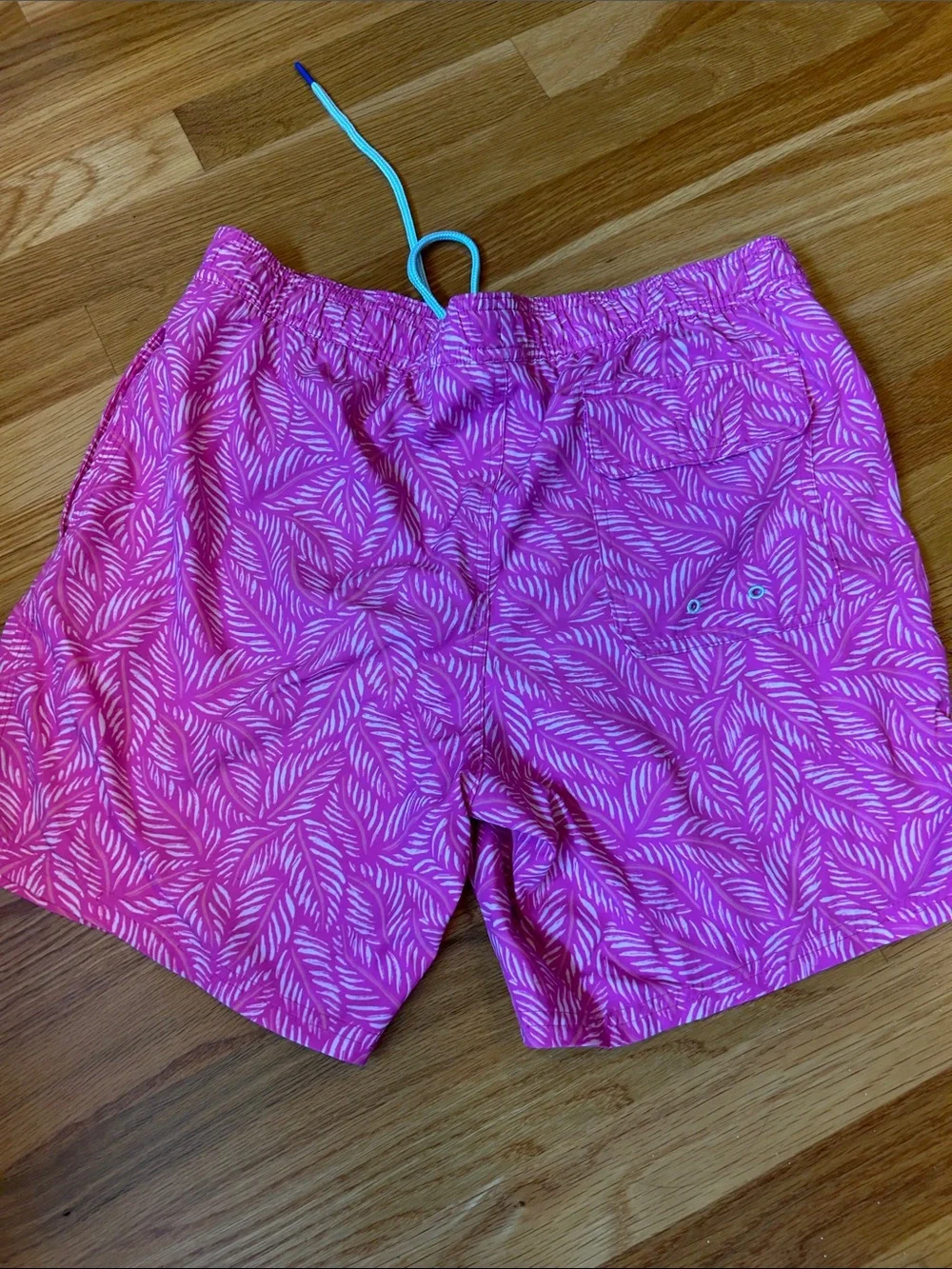 Vineyard Vines lightweight athletic