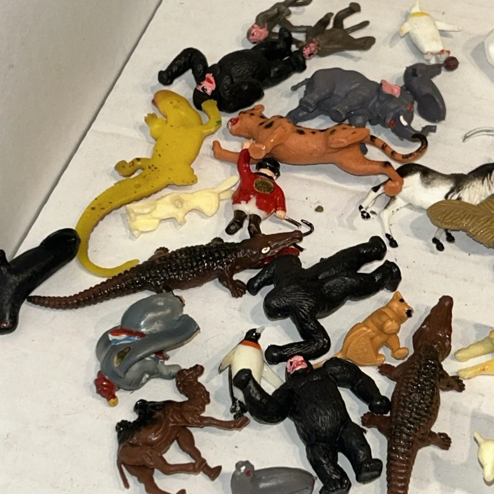 Vintage Zoo Animals in Package Lot 40 Painted Hong Kong giraffe elephant lion D4