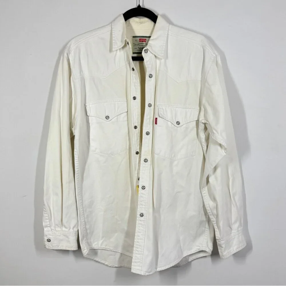 Levis levi’s white