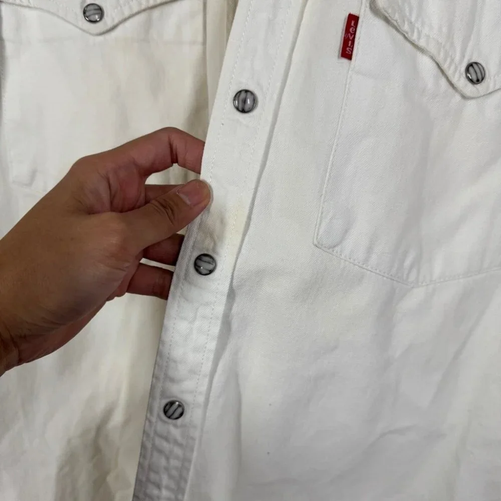 Levis levi’s white