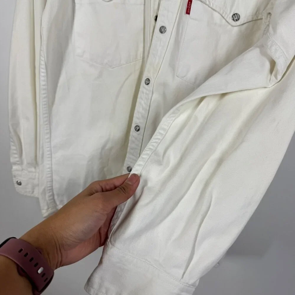 Levis levi’s white