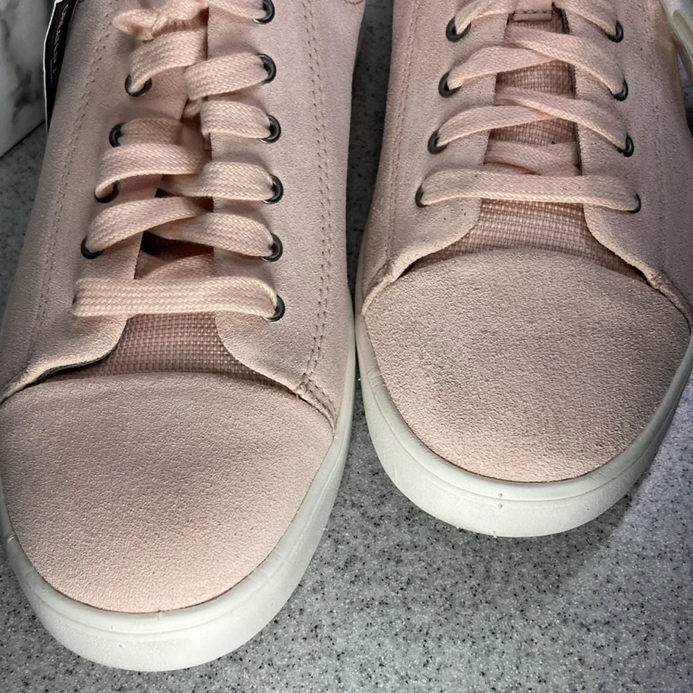 Clarks unisex pink
