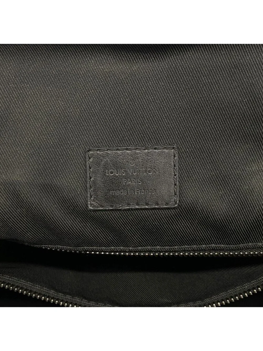 Louis Vuitton are zipper