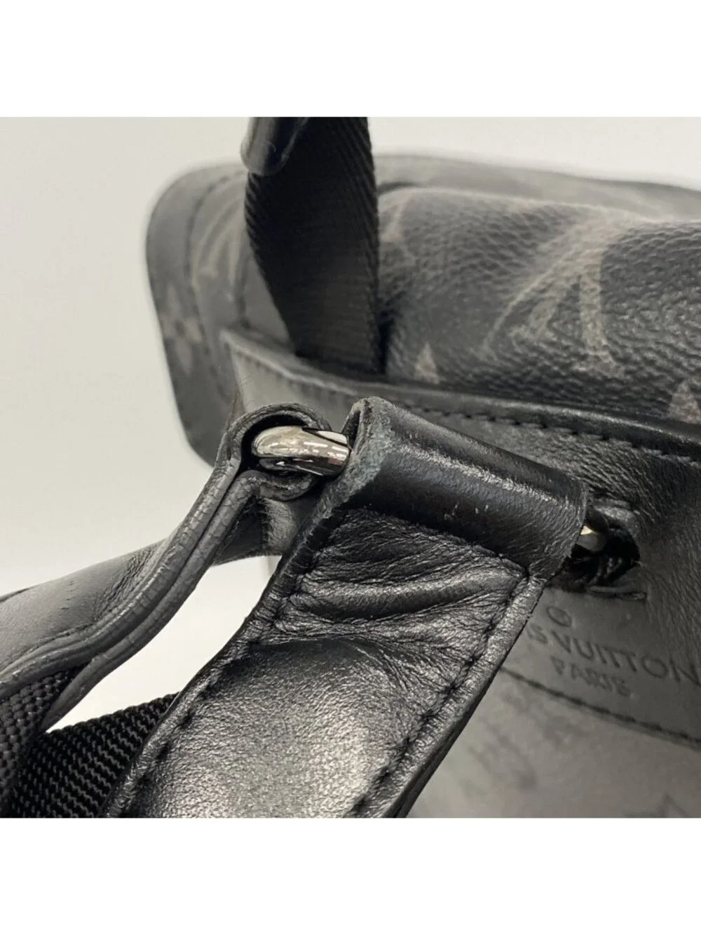Louis Vuitton 64 details