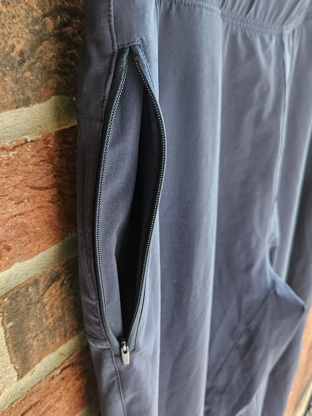 ALO Yoga lightweight navy