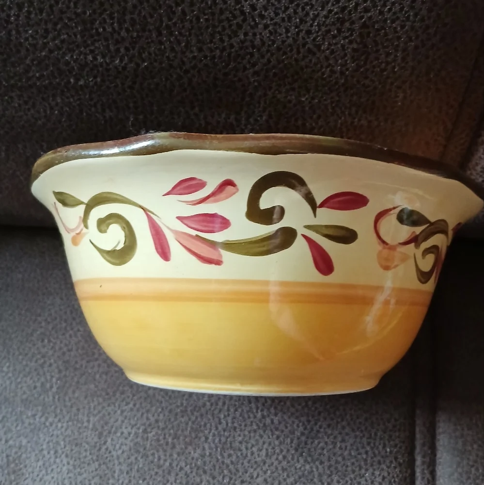 Gibson Everday Tuscan Design Bowls (2) Yellow, Green, Burgundy