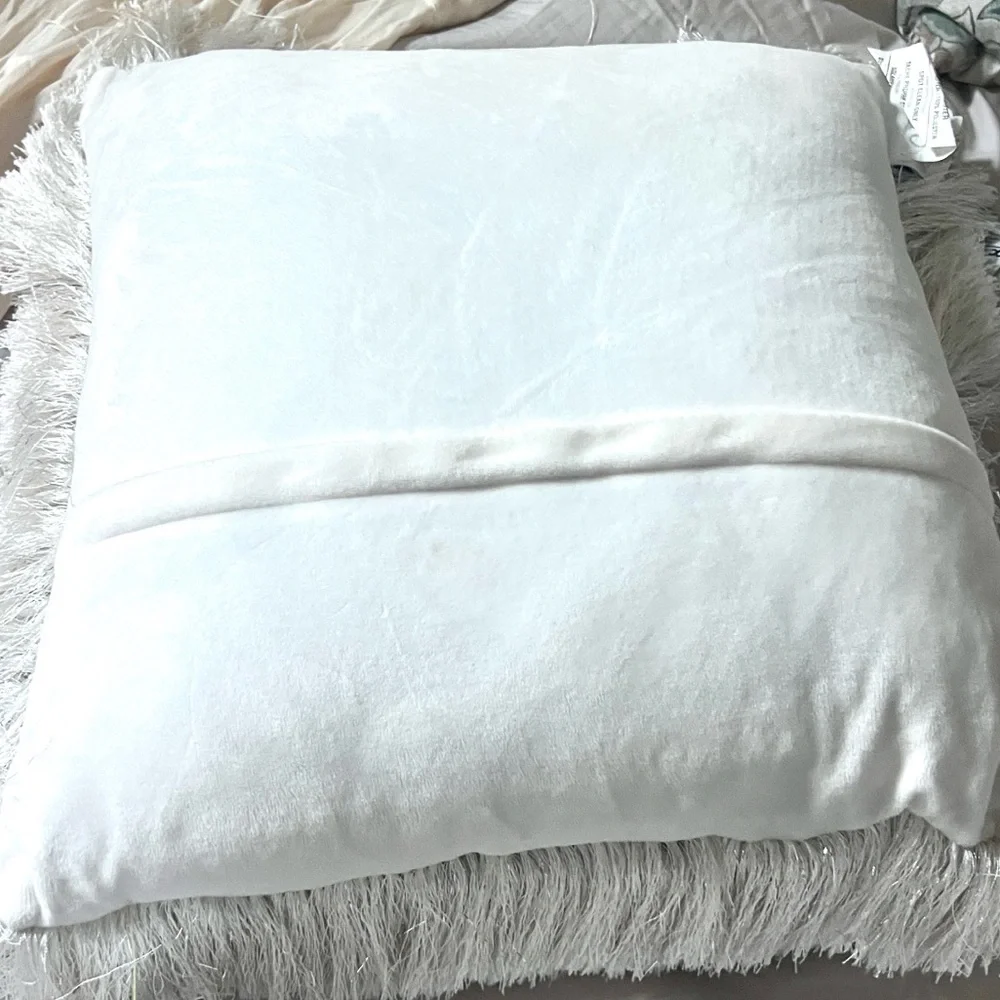 Celebrity Home,Perfect!Stunning Ivory Shag EyelashThrow Pillow 22x22,(MSRP $129)