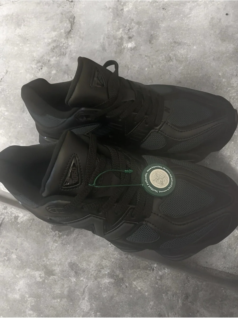 New Balance Men's Black Performance Sneakers
