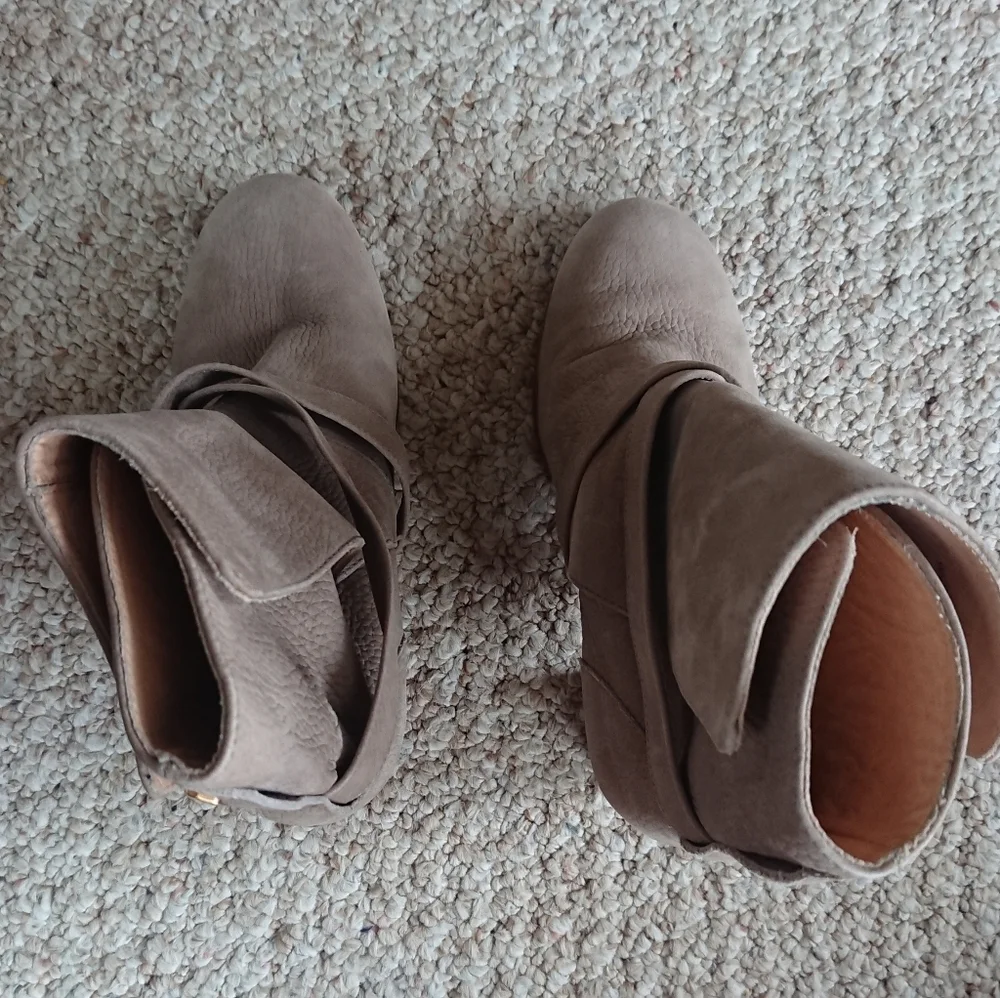 Kate spade New York Lexy double buckle pebbled leather boots in taupe size 6.5