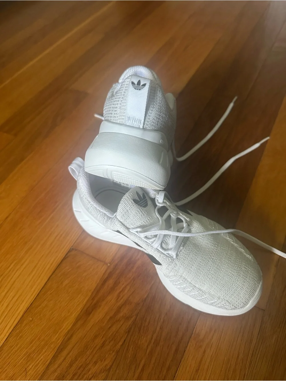 adidas Kids White Sneakers size 2, worn twice, like new. Great to start school