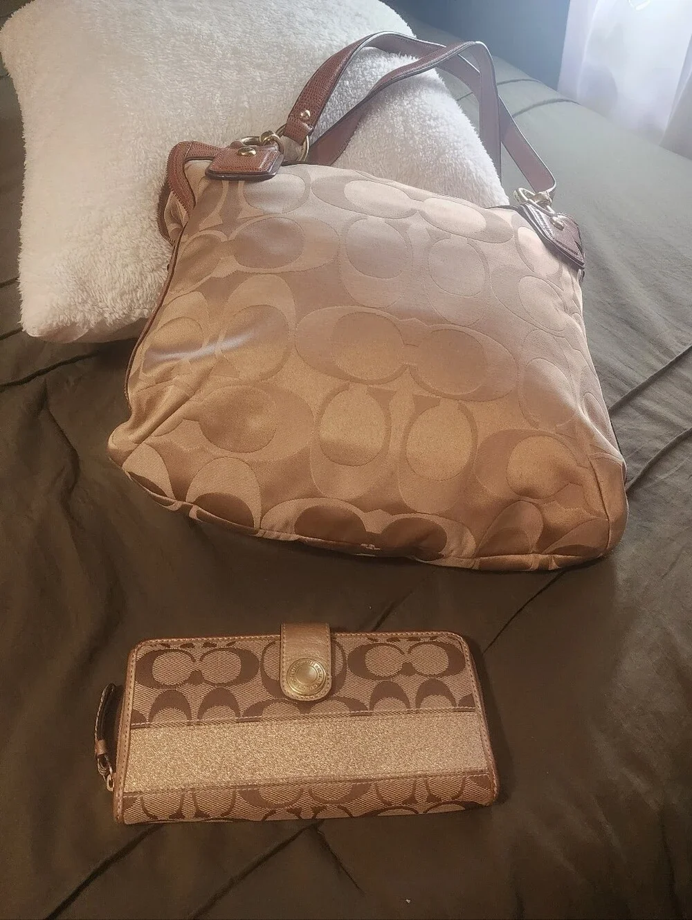 Coach classic shoulder