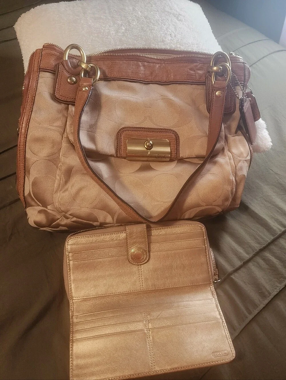 Coach classic shoulder