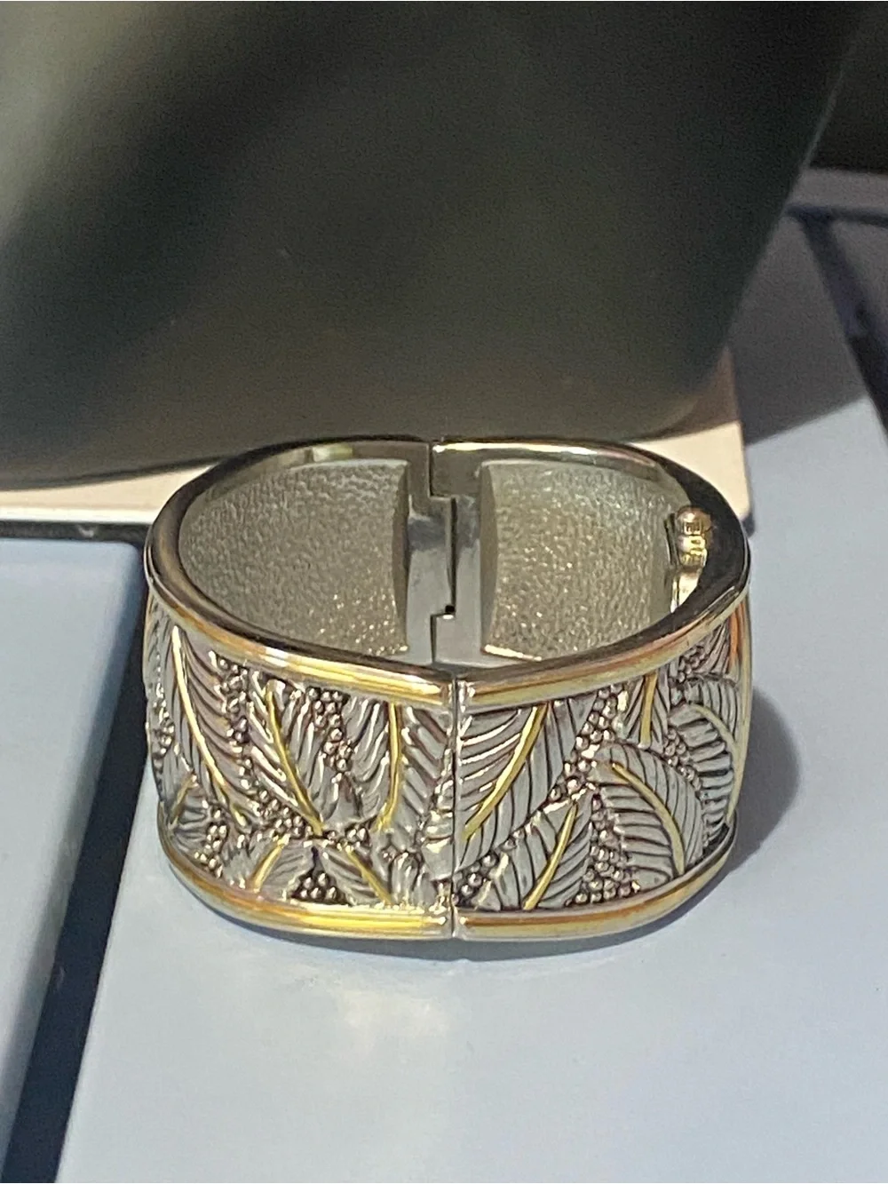 Peck & Peck elegant gold