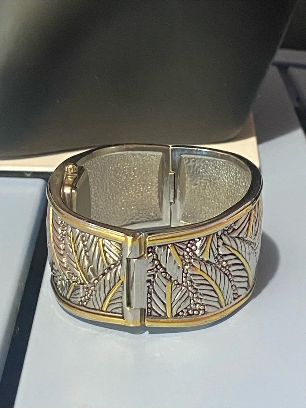 Peck & Peck elegant gold